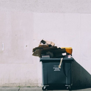 Жители поселка под Гусь-Хрустальным добились перерасчета за редкий вывоз мусора