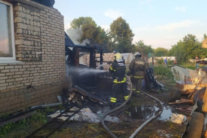 Во Владимирской области в охваченном огнем доме пострадал человек