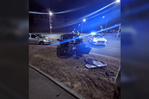 Ночная погоня ДПС за владимирским водителем обернулась аварией со столбом