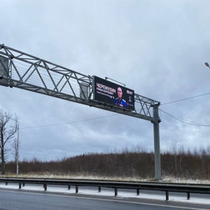 На федеральных трассах Владимирской области появились открытки с портретами героев СВО