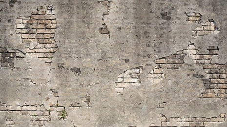 В Лакинске власти затянули с расселением дома с трещинами в стенах