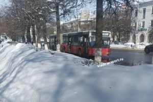 Во Владимире около ВлГУ сломался автобус