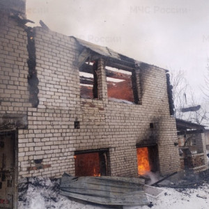 В Гусь-Хрустальном районе загорелся 2-этажный частный дом