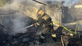 В деревне под Собинкой соседи спасли жильцов одноэтажного дома от пожара