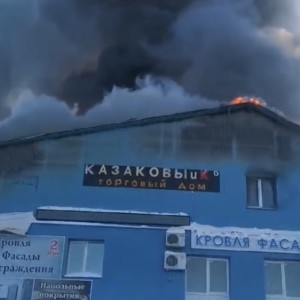 В Гусь-Хрустальном разгорелся крупный пожар в магазине