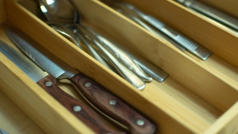 В деревне под Собинкой сожитель ударил любовницу ножом в шею