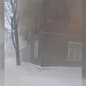 «Мама, прыгай!» Появились кадры спасения людей из горящего дома в Гусь-Хрустального