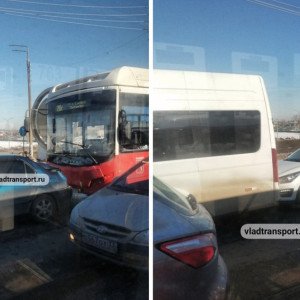 Во Владимире столкнулись 4 машины и автобус №20