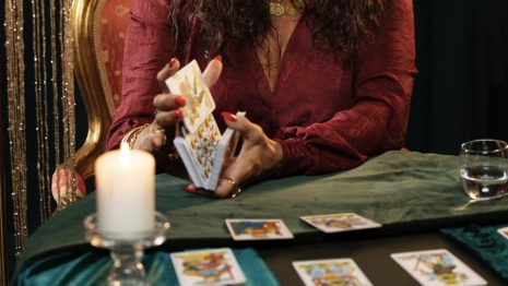 Гадалку из Владимира осудили на 4 года за кражу денег под предлогом снятия порчи