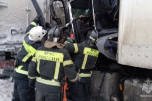 Автомобилист пострадал в ДТП с двумя фурами под Вязниками