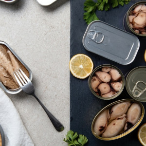 Во Владимирской области завод подменял рыбные консервы