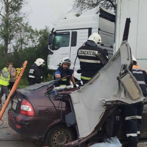На М-7 под Суздалем легковушка влетела в припаркованную на обочине фуру