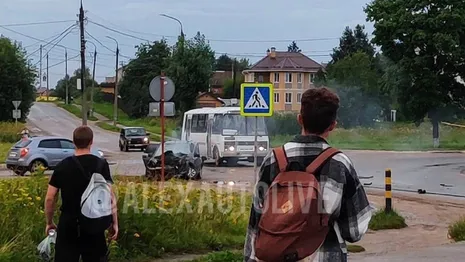 В Александровском районе в ДТП с КамАЗом пострадали 3 человека
