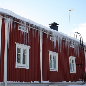 Во Владимирской области прокуратура обратила внимание на смертельно опасные сосульки