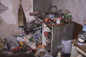 Житель Мурома превратил свою квартиру в помойку