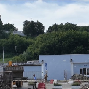 На территории Вокзальной площади во Владимире развернули ремонтный городок