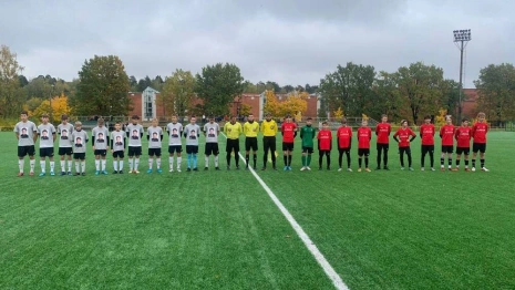 Футболисты школы «Торпедо» вышли на матч в футболках с фото умершего тренера