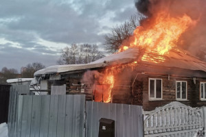 В деревне под Гусь-Хрустальным пожар охватил 200 кв. м. в частном доме