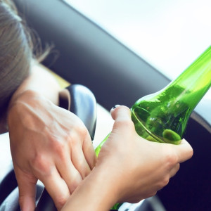 Лишенная прав жительница Вязников выпила бутылку вина и от скуки села за руль