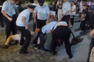 Полиция рассказала, за что скрутила двоих парней на Дне города во Владимире