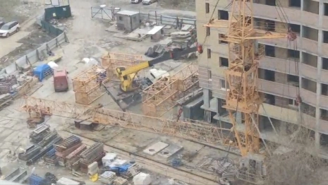 Во Владимире на стройке рухнул башенный кран