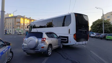 Во Владимире междугородний автобус влетел в иномарку