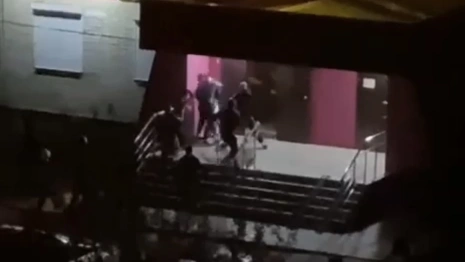 В Камешково толпа мужчин устроила массовую драку у хостела