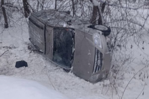 Во Владимирской области легковушка с 4-летним ребенком внутри улетела в кювет