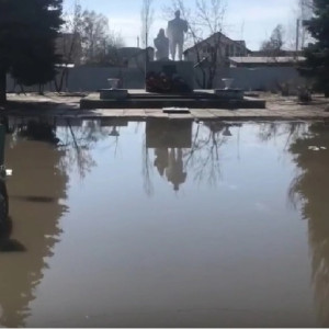 Чиновники и дорожники обвинили друг друга в потопе у «Скорбящей матери» в Покрове