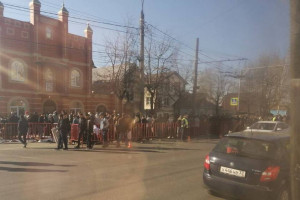 Огромные очереди к мечети во Владимире в Ураза-байрам сняли на видео