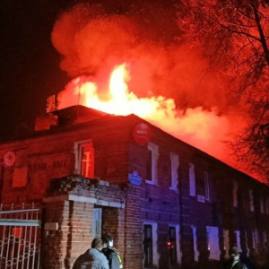 В Коврове жильцов сгоревшего дома поселили в гостинице