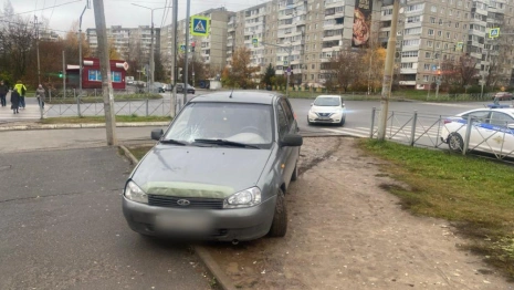 Во Владимире легковушка сбила стоящую на тротуаре 64-летнюю женщину