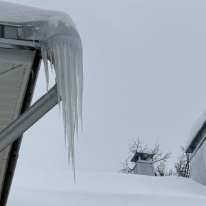 Жителей Владимирской области предупредили о весенней опасности сосулек