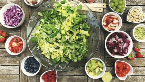 Диетолог назвала лучшие варианты ночного перекуса