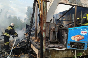 Под Муромом произошел крупный пожар в здании-холодильнике