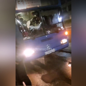 
Во Владимире разбившееся в автобусе стекло порезало лицо кондуктору