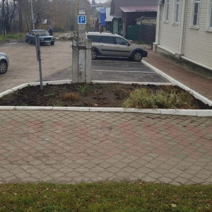 Центр занятости в Меленках остался без нового бордюра