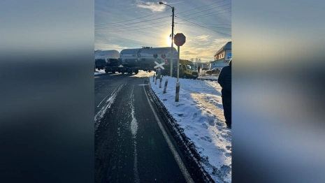 Во Владимирской области школьный фургон въехал в товарный поезд