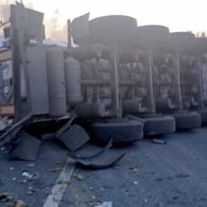 На М-12 в Судогодском районе погиб водитель перевернувшейся фуры