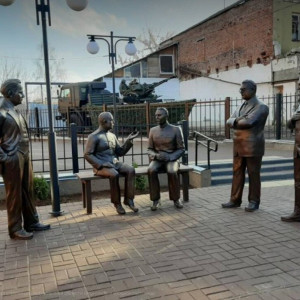 Во Владимирской области открыли скульптурную композицию «Ковровские оружейники»