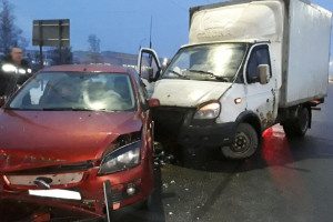 Во Владимирской области на трассе М-7 грузовик влетел в легковушку