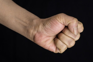 Во Владимире таджик сломал челюсть посетителю кафе