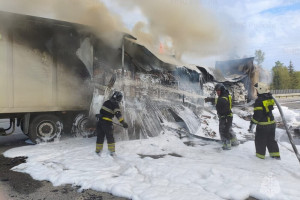 Два автомобиля вспыхнули на трассе М-7 во Владимирской области