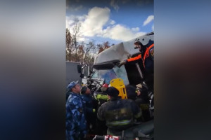 Появилось видео с места ДТП с протаранившей трактор фурой под Петушками 