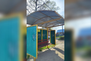 Прокуратура указала главе Меленок на остановку с дырявой крышей