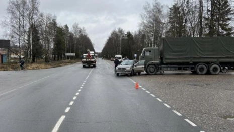 В Киржачском районе пассажирка «Лады» погибла в ДТП с двумя большегрузами