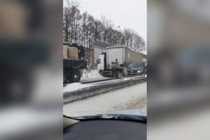 Лакинск встал в пробке из-за аварии с фурой