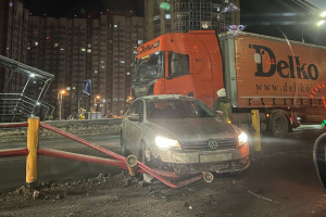 Во Владимире столкнулись легковушка и фура