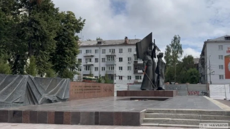 Подрядчик просрочил ремонт мемориала на площади Победы во Владимире