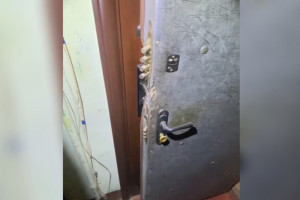 В Коврове девушка закрылась в квартире и порезала себе руки